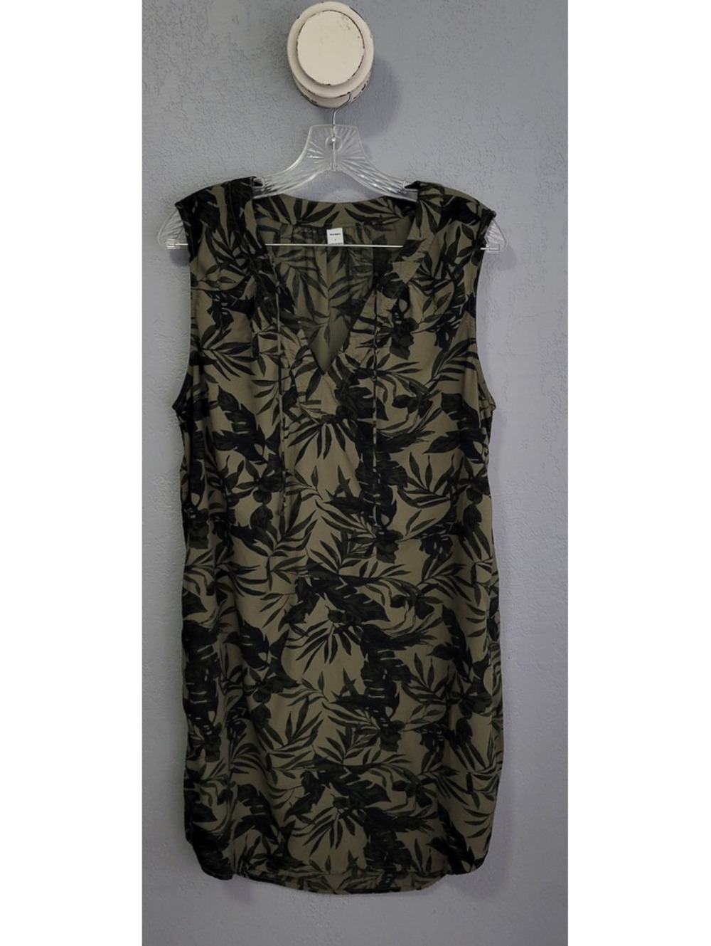 Old Navy Sleeveless Olive Green and Black Leaf Print Dress Large